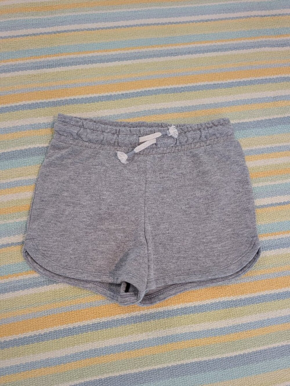 🛍️ BUNDLE ONLY • Girl's Cat & Jack Gray knit shorts size 6/6x